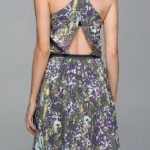 (6193) LULULEMON City Summer Dress - Sz 6 in Floral Sport White Multi - Picture 3 of 11